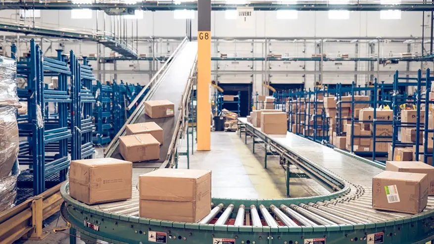 Efficiently Managing Customer Returns in Reverse Logistics